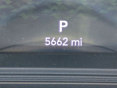 Used 2024 Jeep Wrangler Unlimited Rubicon w/ Technology Group image 10