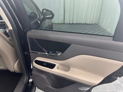 Used 2020 Lincoln Corsair AWD w/ Premium Package image 17