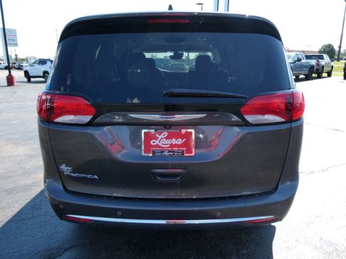 Used 2019 Chrysler Pacifica Touring Plus w/ Advanced Safetytec Group FWD image 6