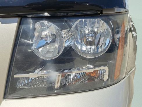 Used 2013 Chevrolet Suburban LTZ image 15