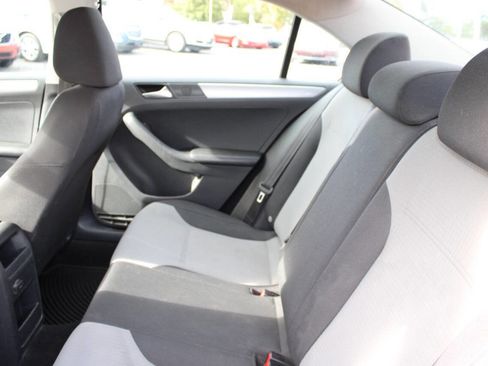 Used 2017 Volkswagen Jetta S image 17