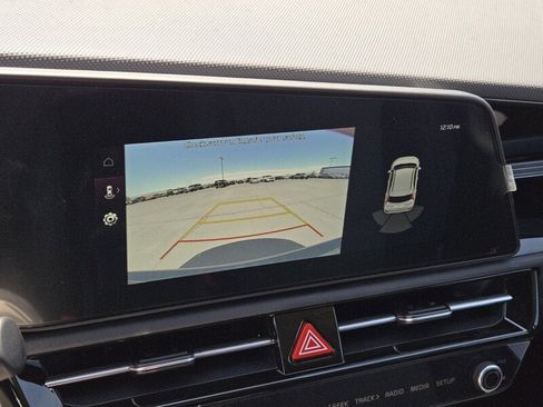 New 2026 Kia Niro EX FWD image 12