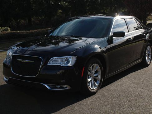 Used 2016 Chrysler 300 Limited w/ Driver Convenience Group image 1