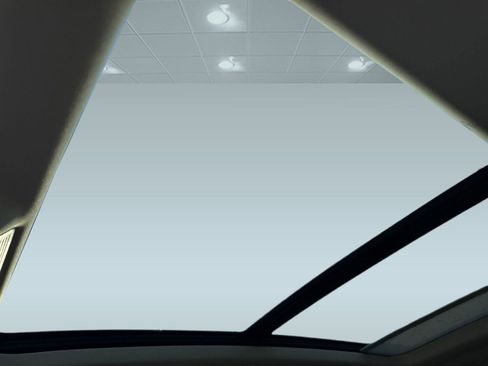 New 2026 Volkswagen Tiguan SE FWD image 13