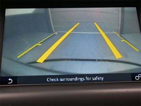 Used 2017 Land Rover Discovery Sport SE image 19