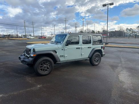 Used 2024 Jeep Wrangler Sport S image 13