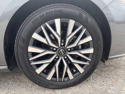 Used 2025 Nissan Altima 2.5 SV FWD image 24