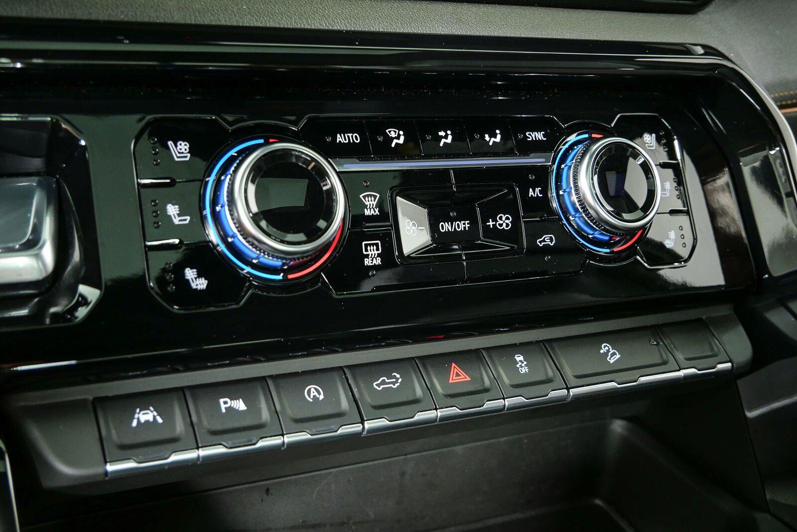 Certified 2026 GMC Sierra 1500 AT4 w/ Technology Package AWD/4WD image 18