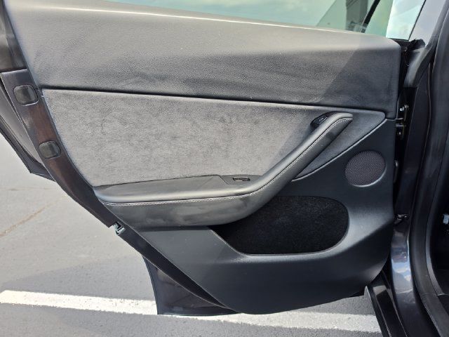 Used 2025 Tesla Model Y Long Range AWD/4WD image 24