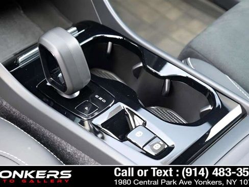 Used 2023 Volvo XC40 B5 Ultimate w/ Protection Package Premier image 31