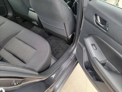 Used 2025 Nissan Altima 2.5 SV FWD image 11