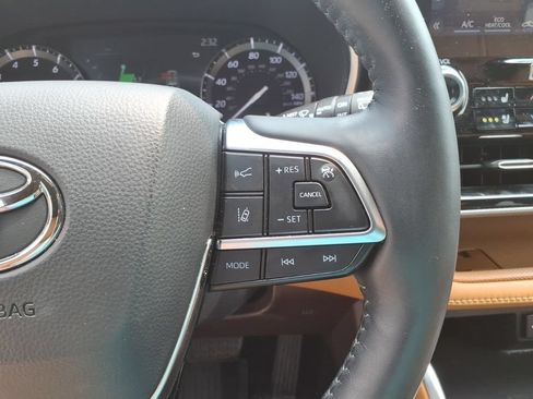 Used 2020 Toyota Highlander Platinum AWD/4WD image 19