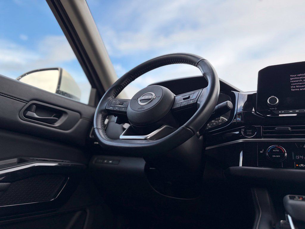 Used 2025 Nissan Pathfinder SV AWD/4WD image 39