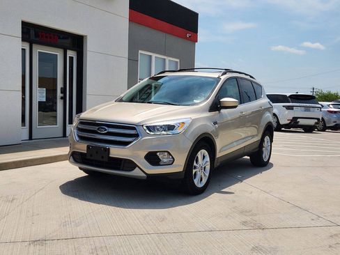 Used 2017 Ford Escape SE w/ SE Leather Comfort Package FWD image 2