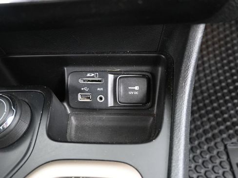 Used 2016 Jeep Cherokee Latitude w/ Safety/Convenience Group AWD/4WD image 20