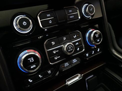 Used 2023 GMC Yukon Denali Ultimate image 17