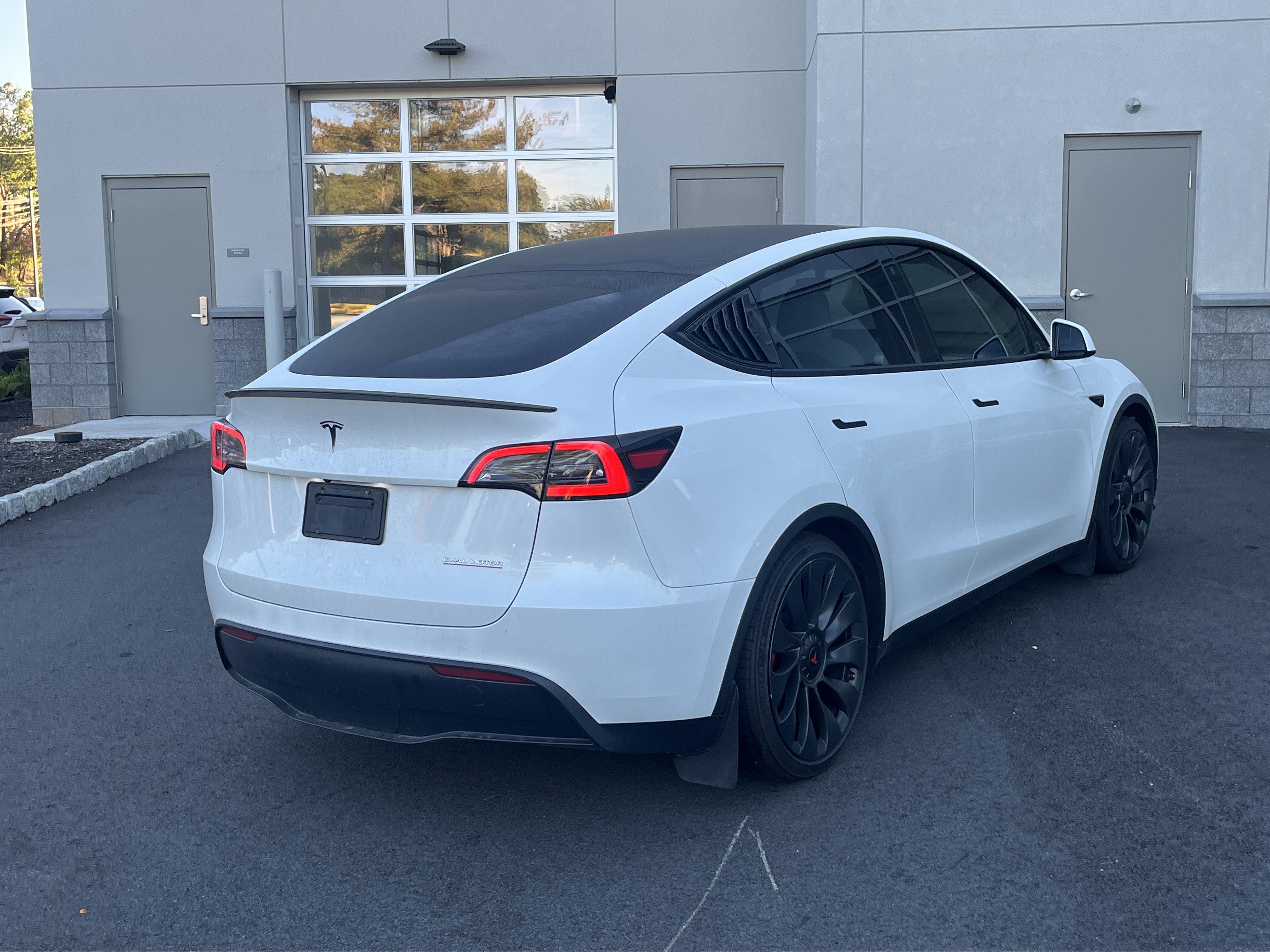 Used 2023 Tesla Model Y Performance AWD/4WD image 3
