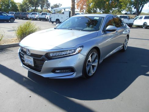 Used 2020 Honda Accord Touring image 1
