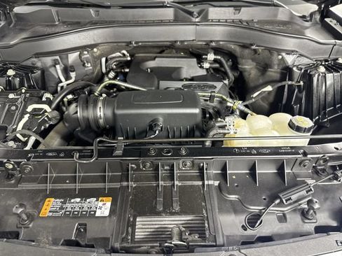 Used 2020 Ford Explorer XLT w/ Equipment Group 202A AWD/4WD image 29