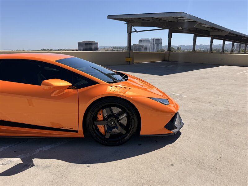 Used 2015 Lamborghini Huracan LP 610-4 AWD/4WD image 10