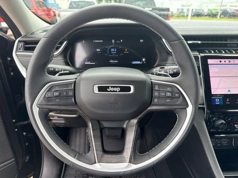 Used 2023 Jeep Grand Cherokee L Limited w/ Luxury Tech Group II AWD/4WD image 10