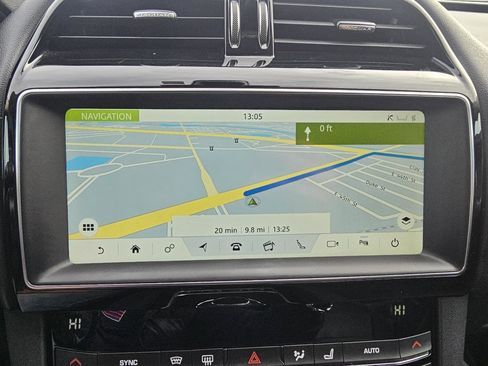 Used 2019 Jaguar F-PACE Premium image 31