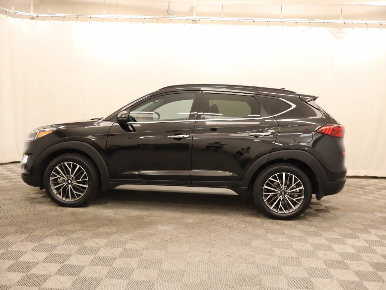 Used 2021 Hyundai Tucson Ultimate w/ Cargo Package FWD image 3