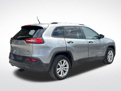 Used 2015 Jeep Cherokee Sport FWD image 6