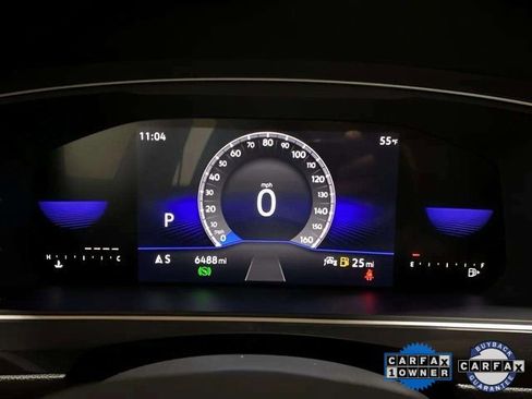 Used 2023 Volkswagen Tiguan SE w/ Panoramic Sunroof Package image 9