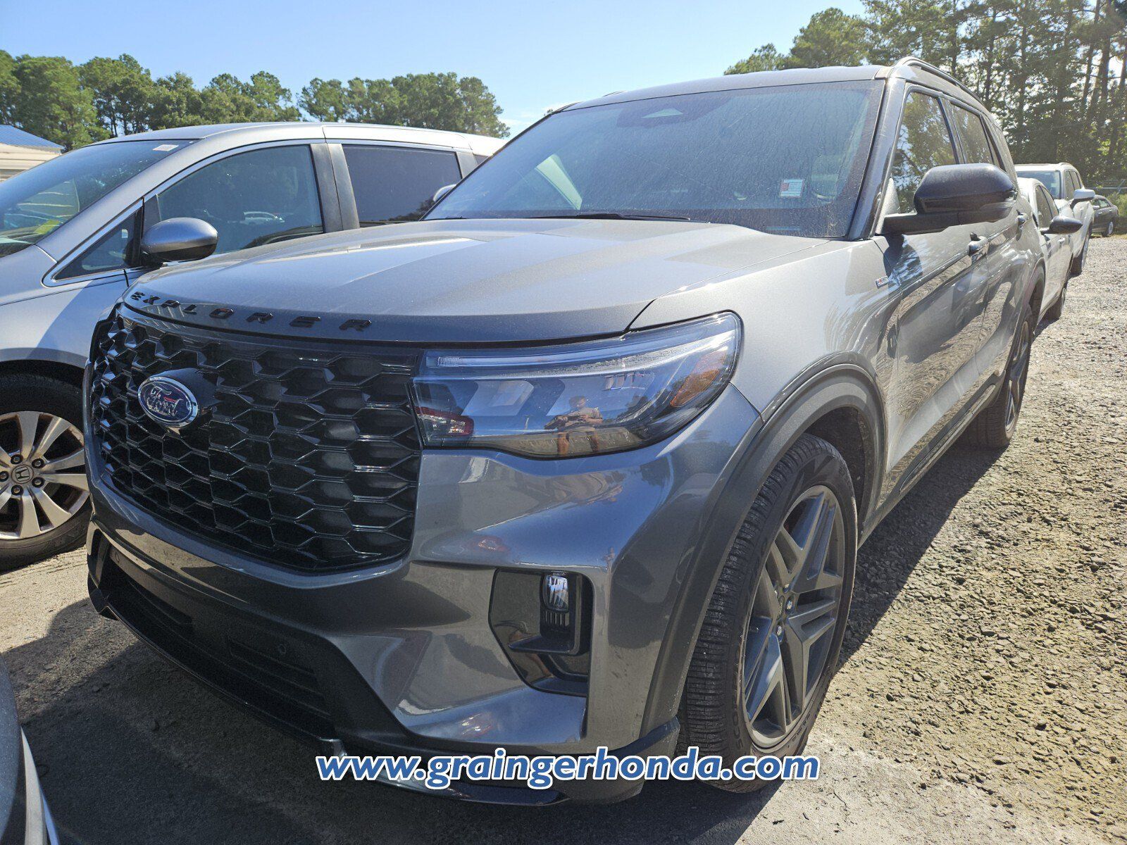 Used 2026 Ford Explorer ST-Line w/ ST-Line Street Pack RWD image 2