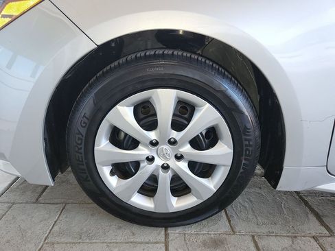 Used 2025 Toyota Corolla LE image 29