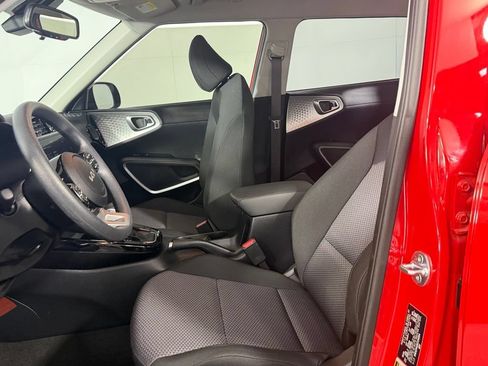 Used 2025 Kia Soul S FWD image 18