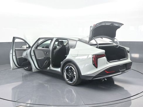 Used 2025 Kia K4 EX image 75