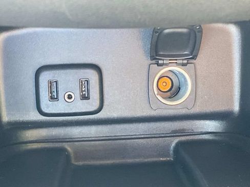 Used 2018 Chevrolet Equinox Premier FWD image 29