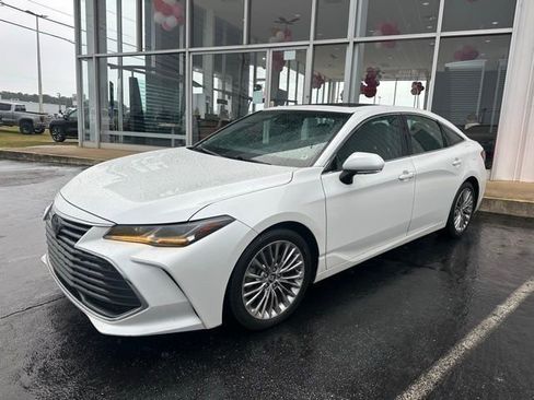 Used 2019 Toyota Avalon Limited image 9