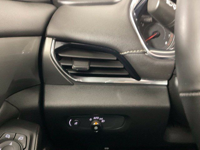 Used 2023 Chevrolet Traverse LT w/ LT Premium Package AWD/4WD image 22