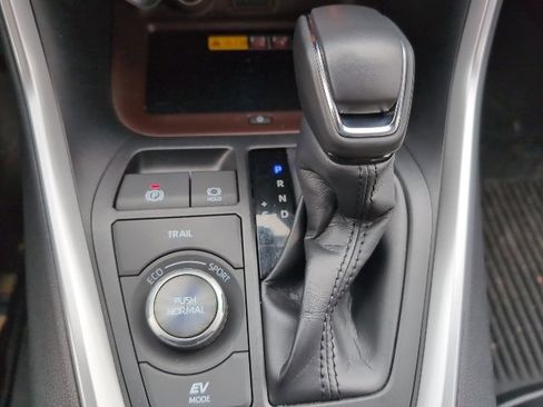 Used 2024 Toyota RAV4 Limited w/ Advanced Technology Package image 18