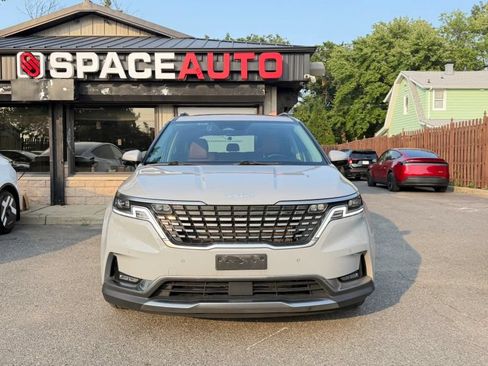 Used 2023 Kia Carnival SX Prestige FWD image 2