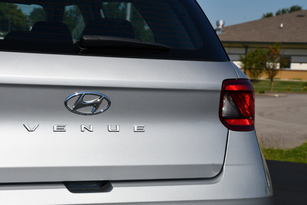 Used 2022 Hyundai Venue SEL FWD image 30