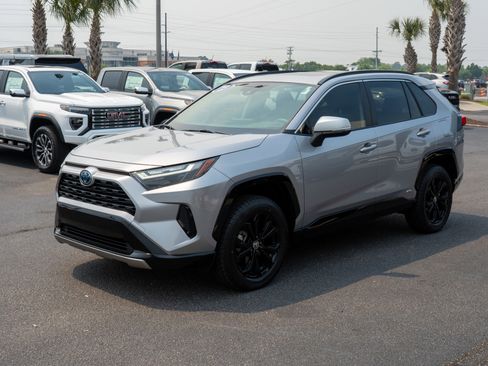 Used 2023 Toyota RAV4 SE w/ Convenience Package image 7