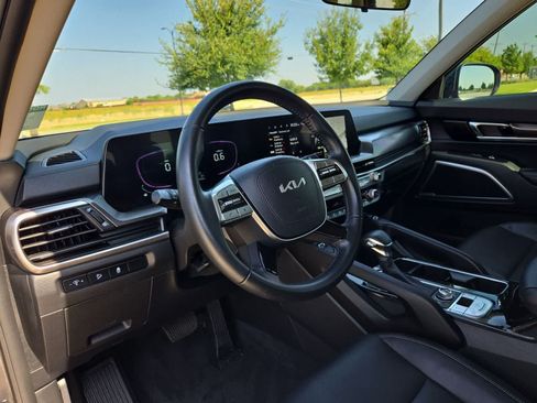 Certified 2024 Kia Telluride S w/ S Sunroof Package AWD/4WD image 2