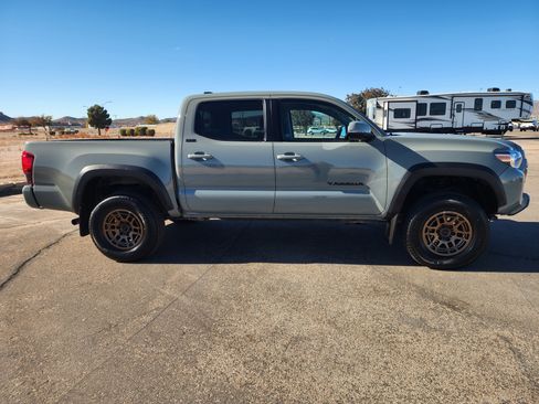 Used 2023 Toyota Tacoma TRD Off-Road image 4