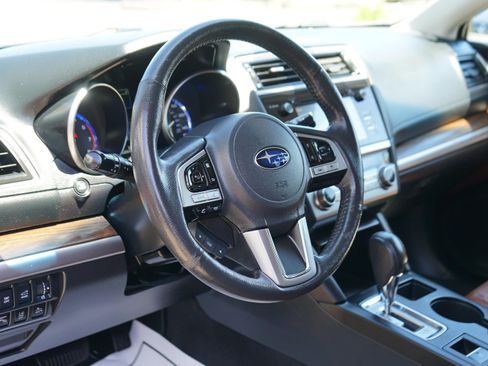 Used 2017 Subaru Outback 2.5i Touring AWD/4WD image 16