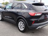 Used 2022 Ford Escape SE image 4