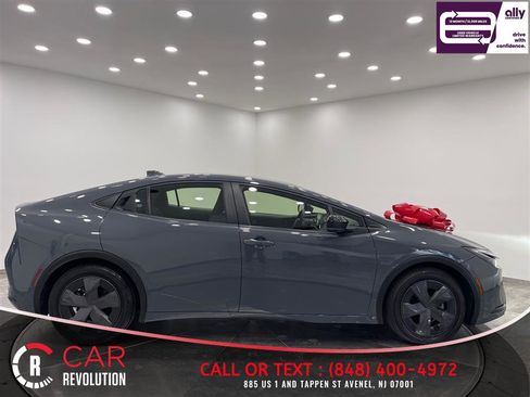 Used 2023 Toyota Prius LE FWD image 8
