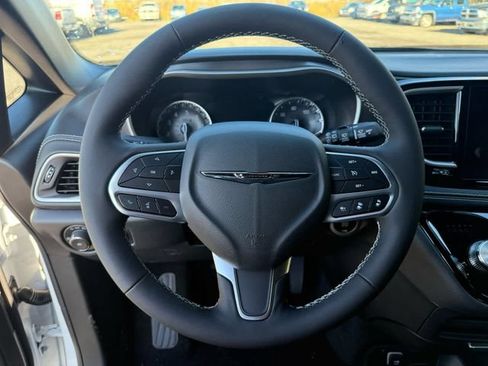 New 2026 Chrysler Pacifica Select AWD/4WD image 20