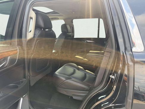 Used 2016 Cadillac Escalade Luxury AWD/4WD image 11