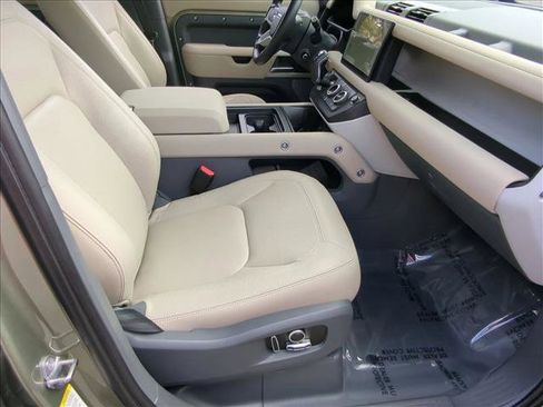 Used 2024 Land Rover Defender 130 S image 23