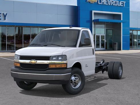 New 2025 Chevrolet Express 3500 w/ Power Convenience Package image 45