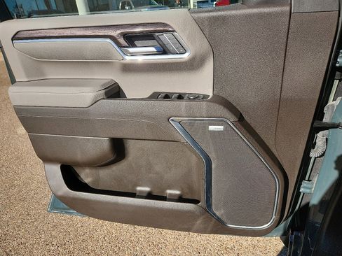 Used 2025 Chevrolet Silverado 1500 LTZ image 16